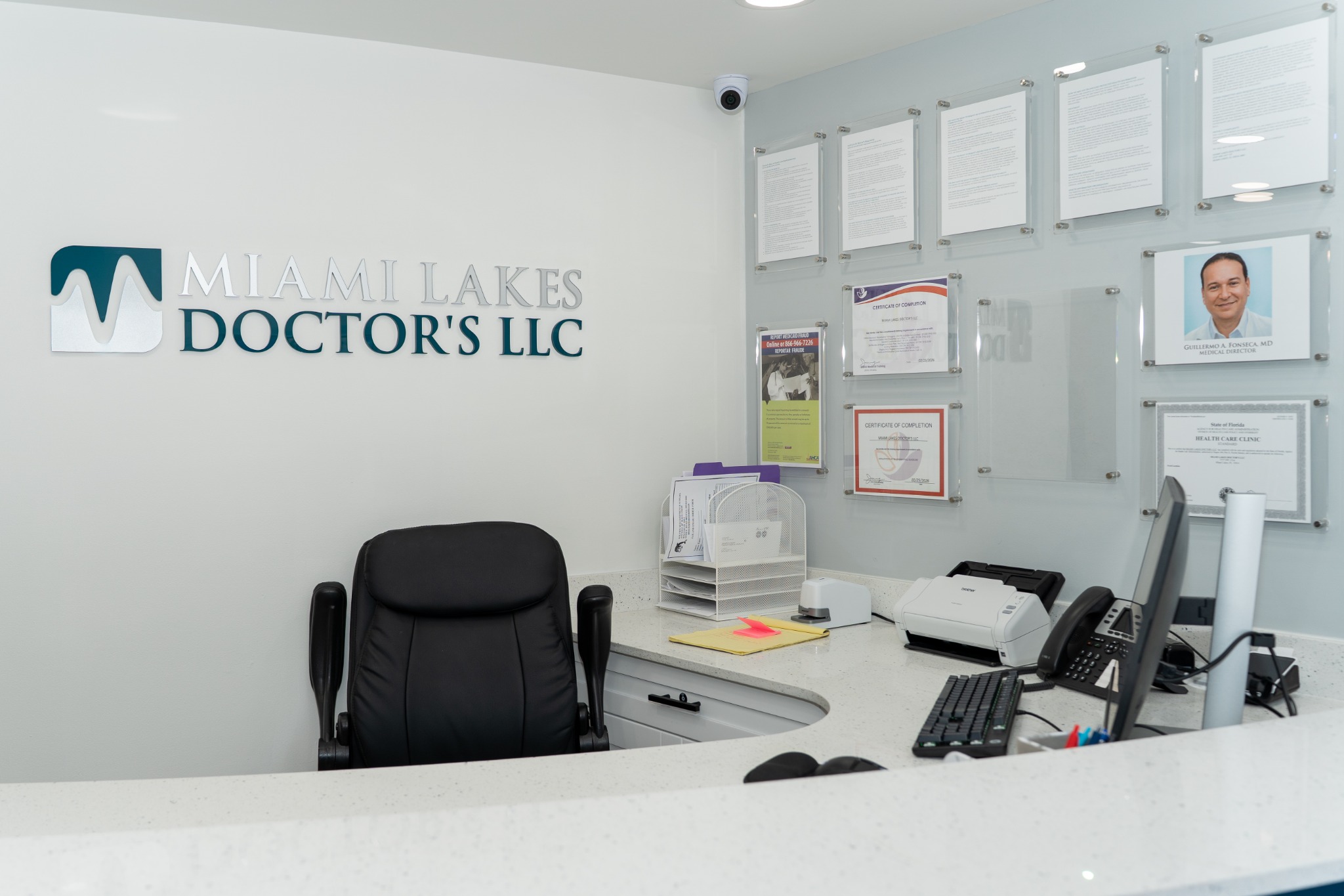 Fotografía corporativa de una recepción médica