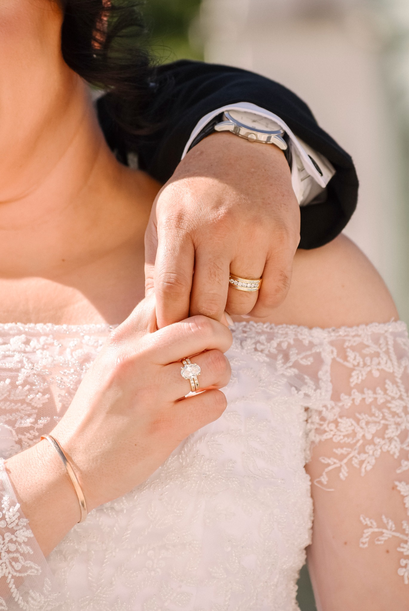 Detalle de las alianzas de una pareja
